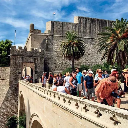 In 44020 Apartment *